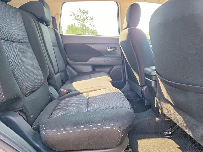 Photo 11 from auction – 2016 MITSUBISHI OUTLANDER with VIN JA4AZ3A31GZ014879