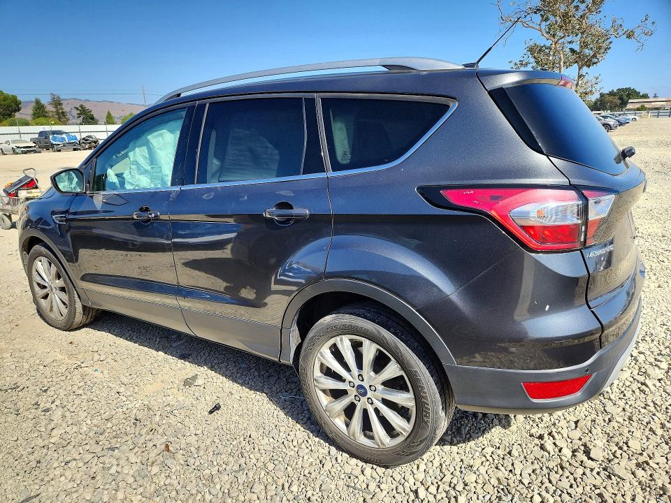 Photo 2 from auction – 2017 FORD ESCAPE with VIN 1FMCU0J92HUF08923