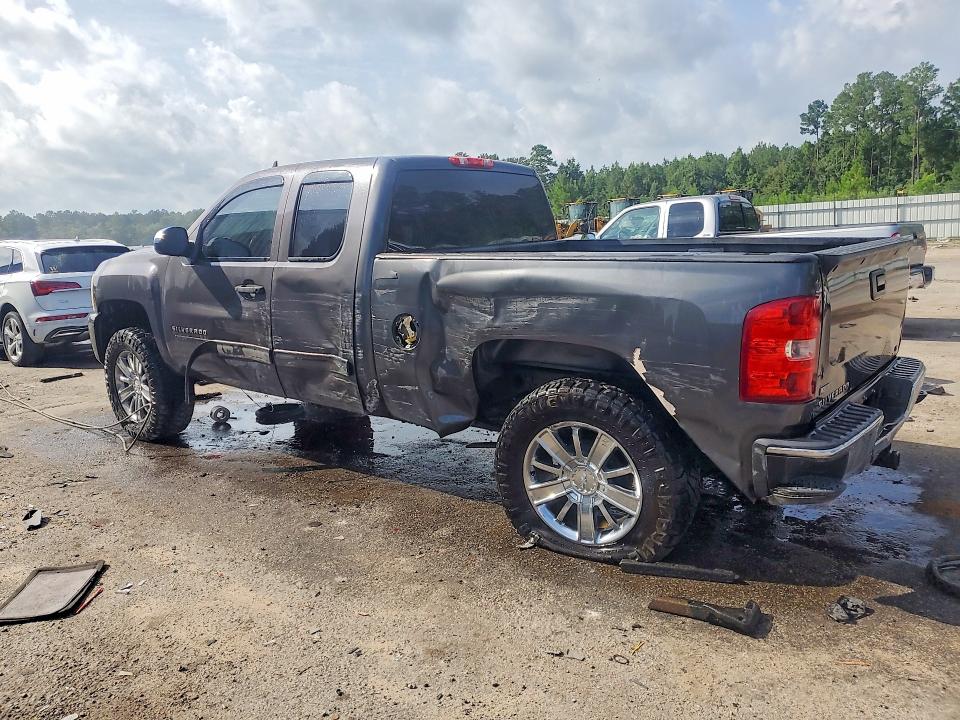 Photo 2 from auction – 2011 CHEVROLET SILVERADO with VIN 1GCRCSE03BZ362552