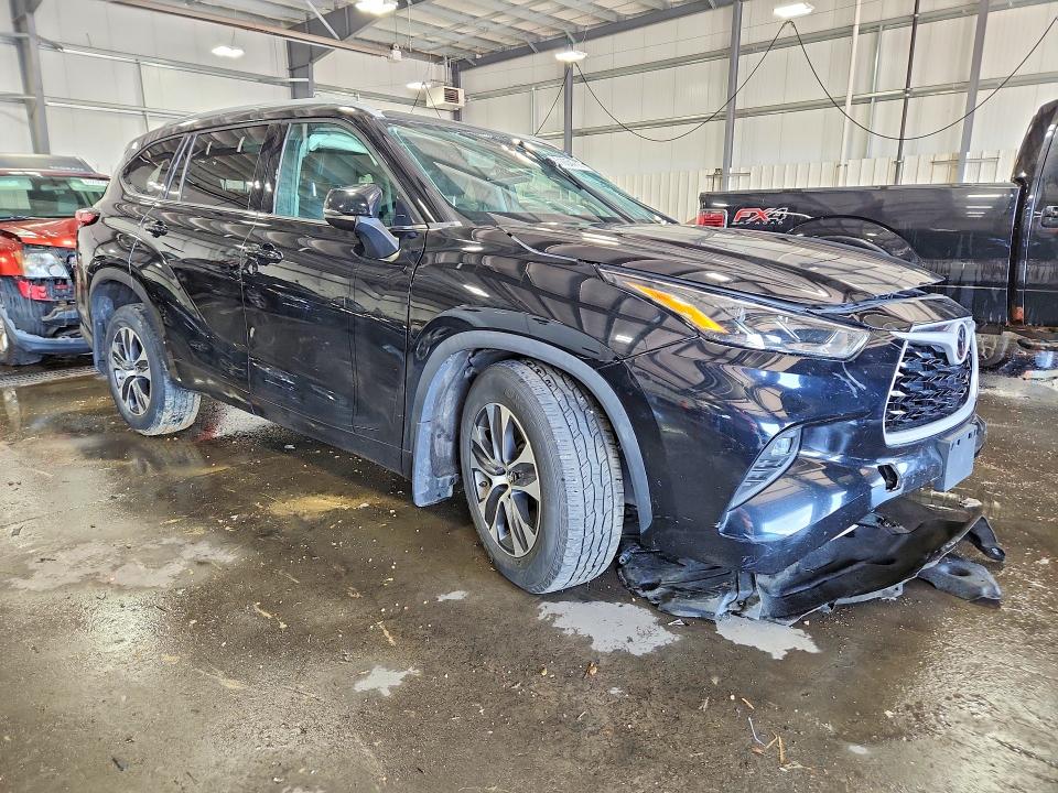 Photo 4 from auction – 2022 TOYOTA HIGHLANDER with VIN 5TDHZRBH5NS584030