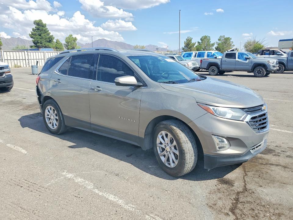 Фото 4 с аукциона – 2018 CHEVROLET EQUINOX с VIN 3GNAXJEV4JS632429