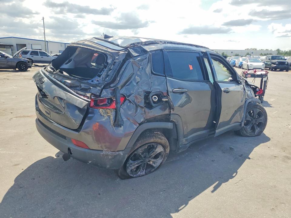 Photo 3 from auction – 2018 JEEP COMPASS with VIN 3C4NJCBB2JT327104
