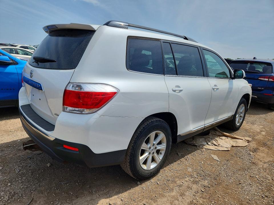 Photo 3 from auction – 2012 TOYOTA HIGHLANDER with VIN 5TDZA3EH3CS019230