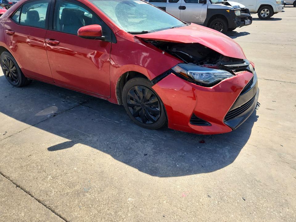 Снимка 4 от търг – 2018 TOYOTA COROLLA с VIN 5YFBURHE2JP754347