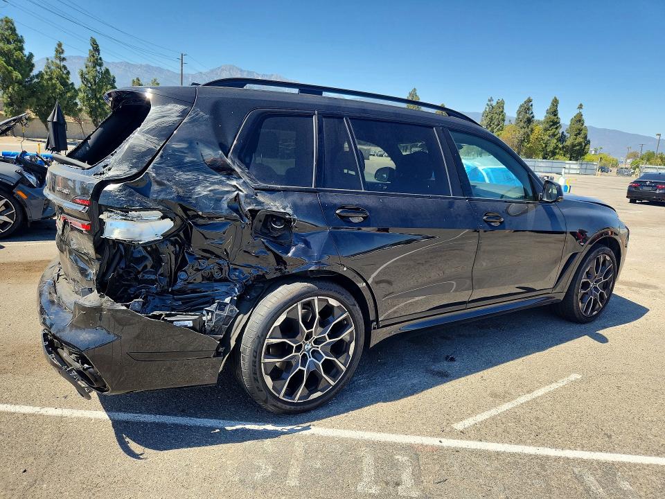 Снимка 3 от търг – 2024 BMW X7 с VIN 5UX23EM04R9W11602