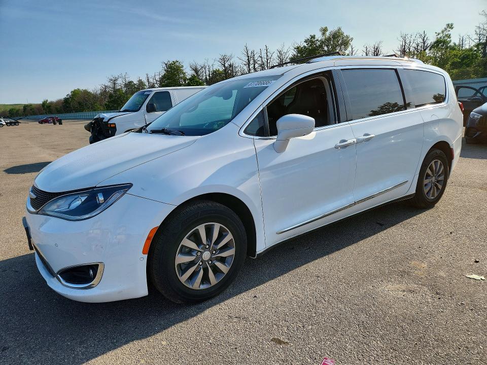 CHRYSLER PACIFICA 2019 with VIN 2C4RC1EG6KR686421 - Photo from auction