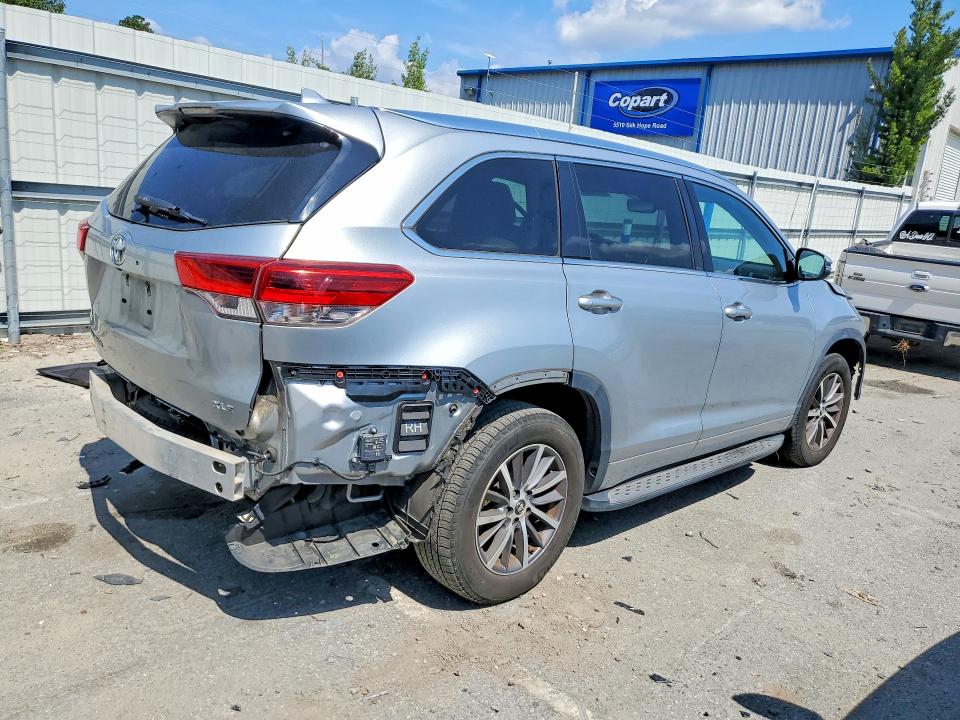 Photo 3 from auction – 2018 TOYOTA HIGHLANDER with VIN 5TDKZRFH9JS527338