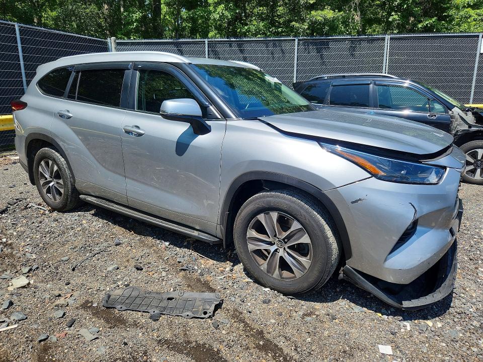 Photo 4 from auction – 2023 TOYOTA HIGHLANDER with VIN 5TDKDRAH6PS028222