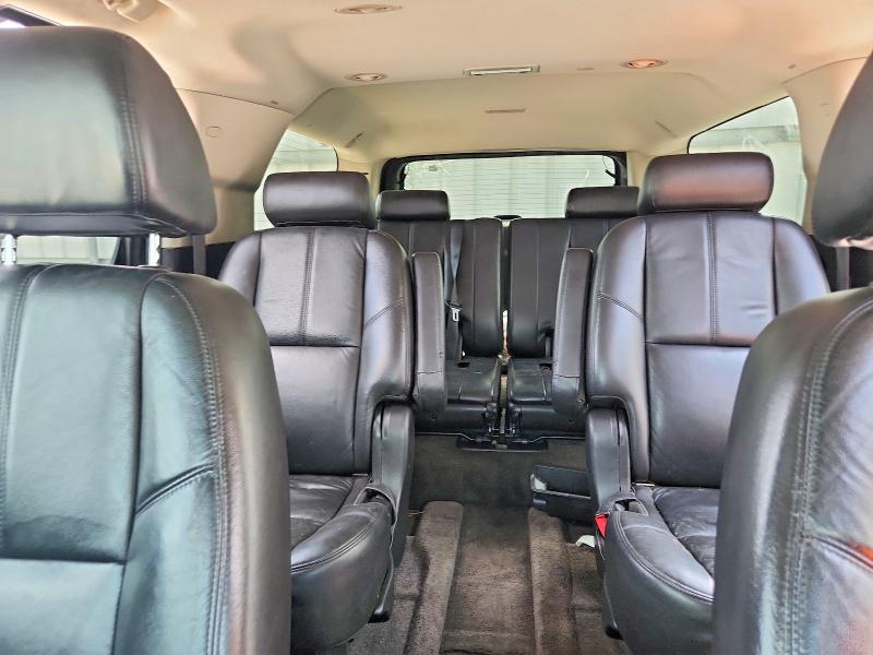 Photo 10 from auction – 2008 CHEVROLET SUBURBAN with VIN 1GNFK16338J209516