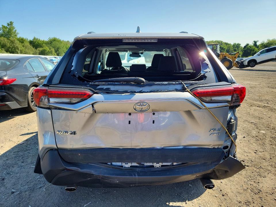 Photo 6 from auction – 2021 TOYOTA RAV4 with VIN 2T3P1RFV7MC158986