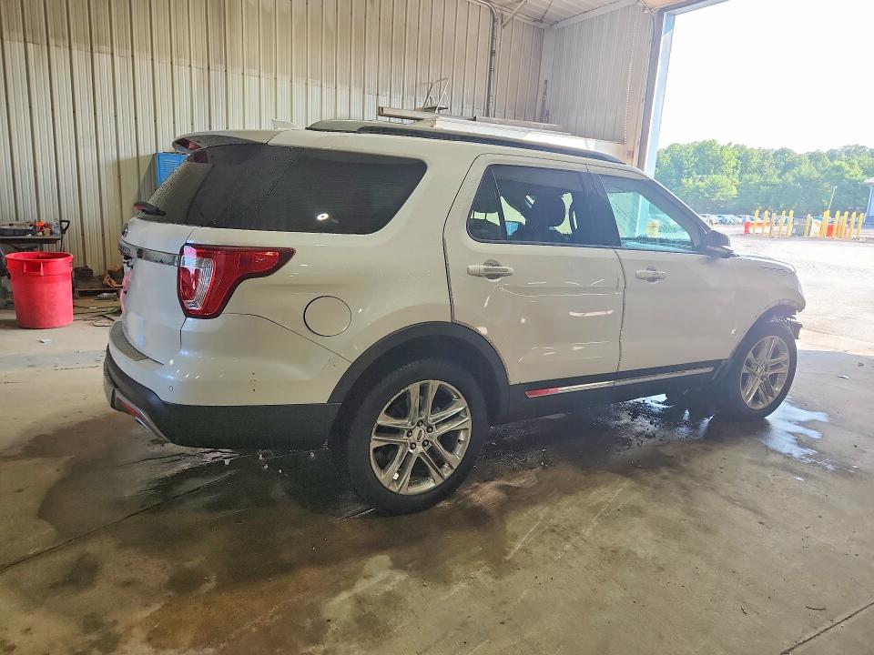 Photo 3 from auction – 2017 FORD EXPLORER with VIN 1FM5K7D8XHGD34446