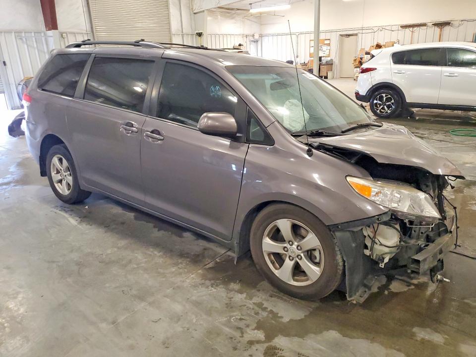 Photo 4 from auction – 2013 TOYOTA SIENNA with VIN 5TDKK3DC5DS369951