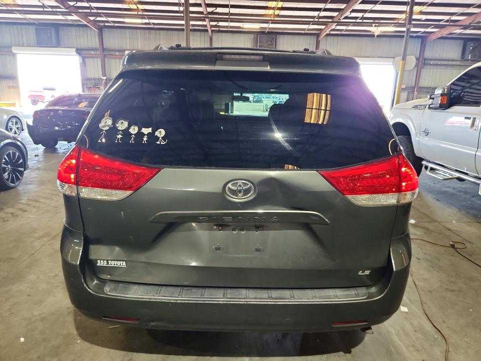 Photo 6 from auction – 2013 TOYOTA SIENNA with VIN 5TDKK3DC3DS400713