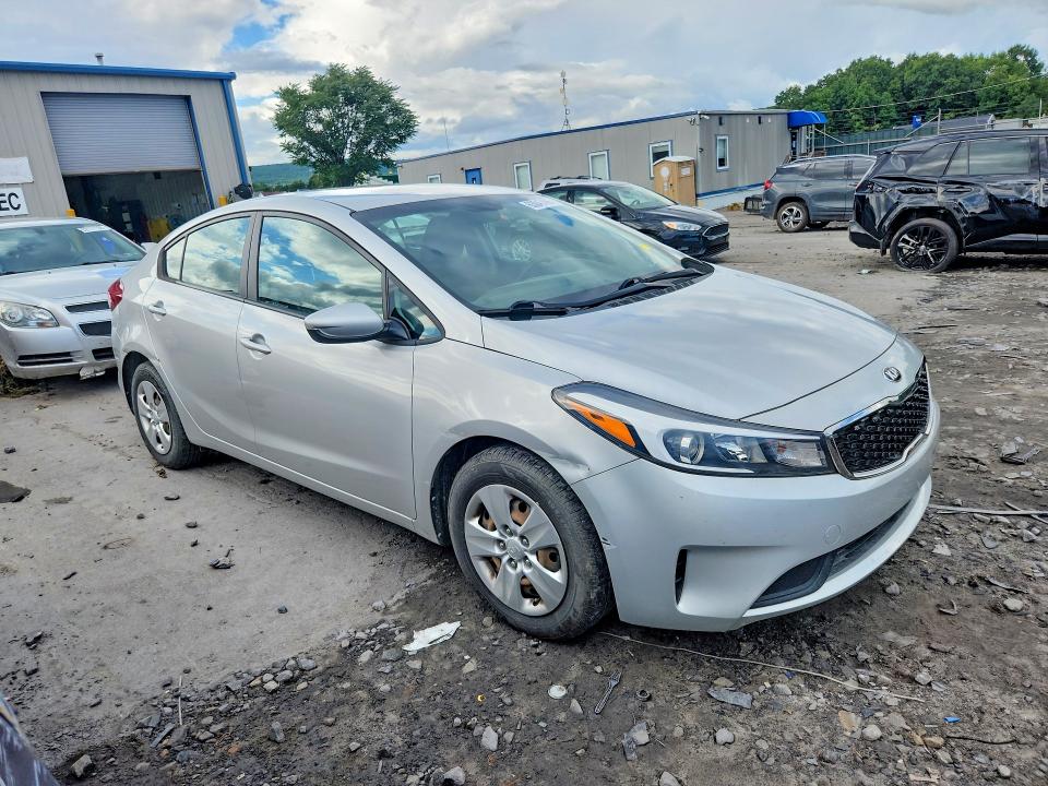 Photo 4 from auction – 2017 KIA FORTE with VIN 3KPFK4A77HE025889