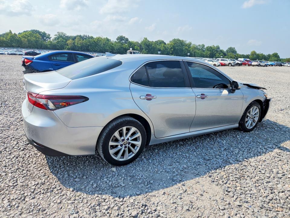 Photo 3 from auction – 2022 TOYOTA CAMRY with VIN 4T1C11AK1NU645557
