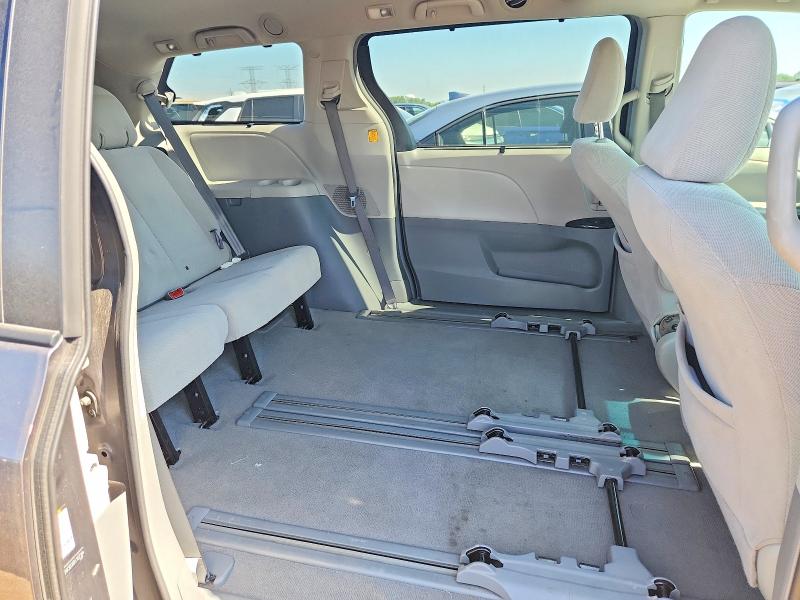 Photo 11 from auction – 2011 TOYOTA SIENNA with VIN 5TDKK3DC6BS107384