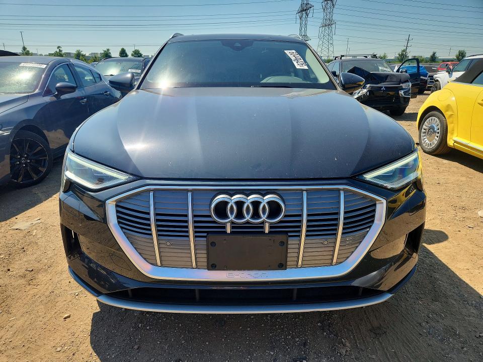 Снимка 5 от търг – 2021 AUDI E-TRON с VIN WA1AAAGE2MB024054