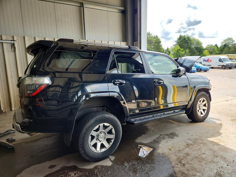 Photo 3 from auction – 2014 TOYOTA 4RUNNER with VIN JTEBU5JR2E5186704