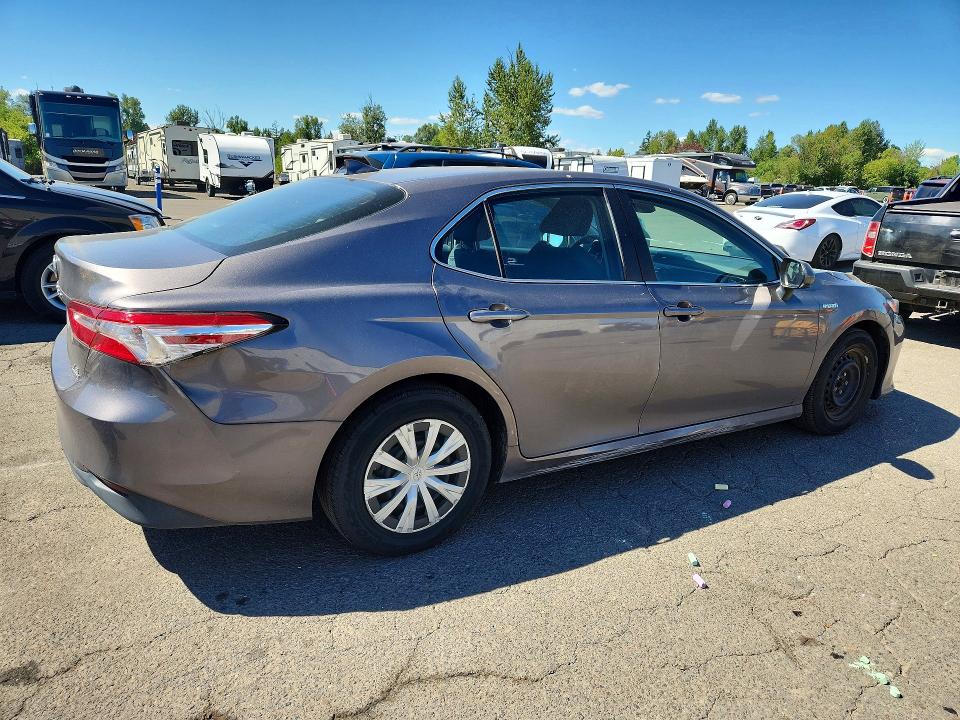 Photo 3 from auction – 2020 TOYOTA CAMRY with VIN 4T1C31AK7LU013654