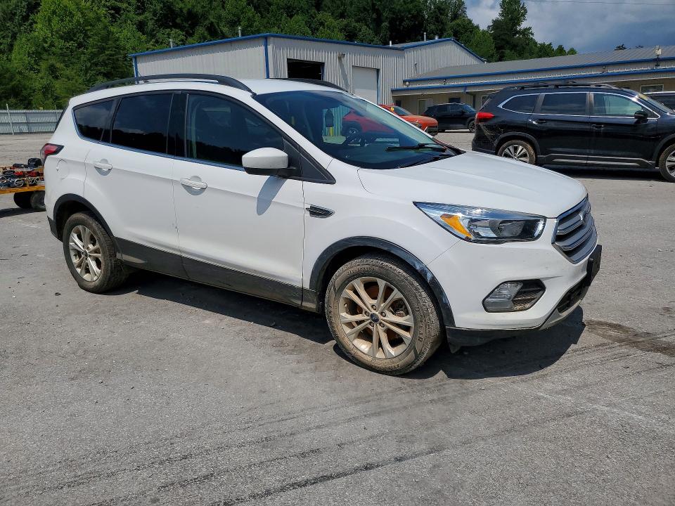Photo 4 from auction – 2018 FORD ESCAPE with VIN 1FMCU9GD5JUD17406
