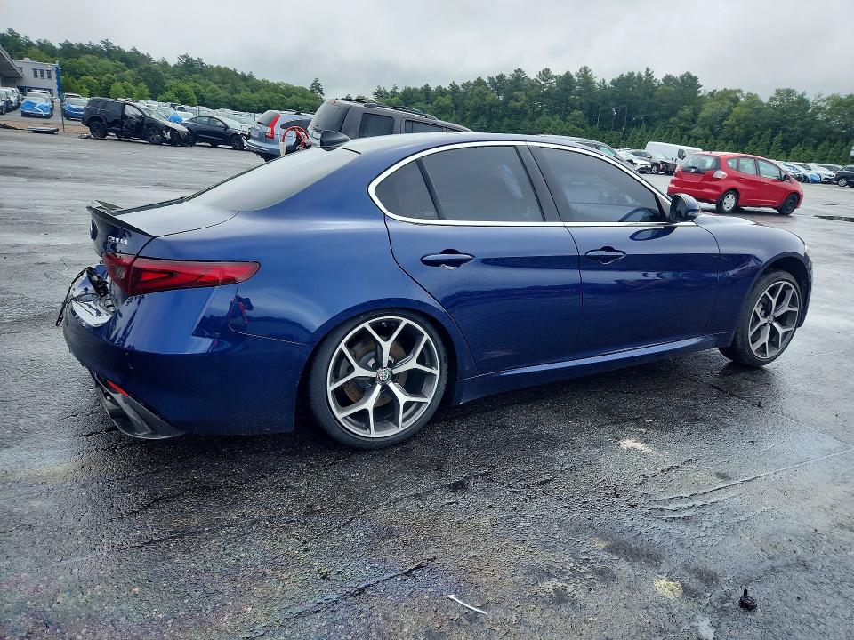 Photo 3 from auction – 2019 ALFA ROMEO GIULIA with VIN ZARFANAN7K7605793