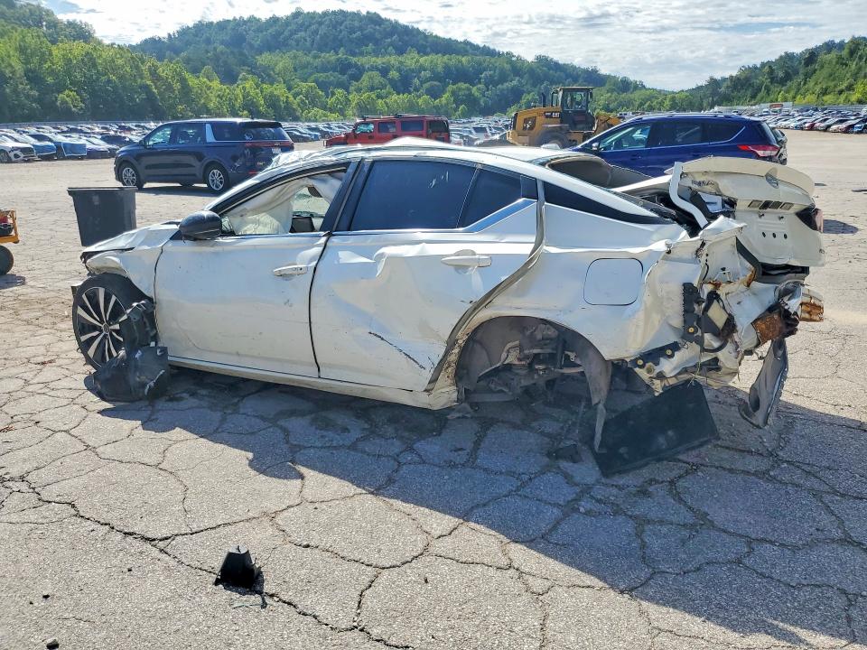 Photo 2 from auction – 2019 NISSAN ALTIMA with VIN 1N4BL4CW1KC185917