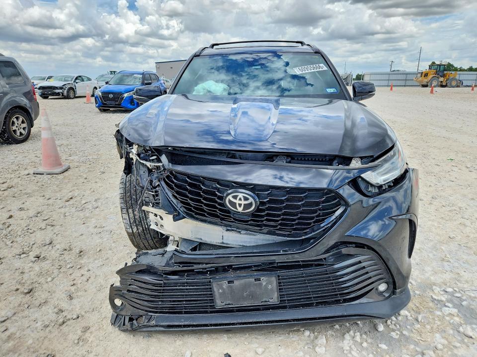 Photo 5 from auction – 2022 TOYOTA HIGHLANDER with VIN 5TDLZRBH2NS165496