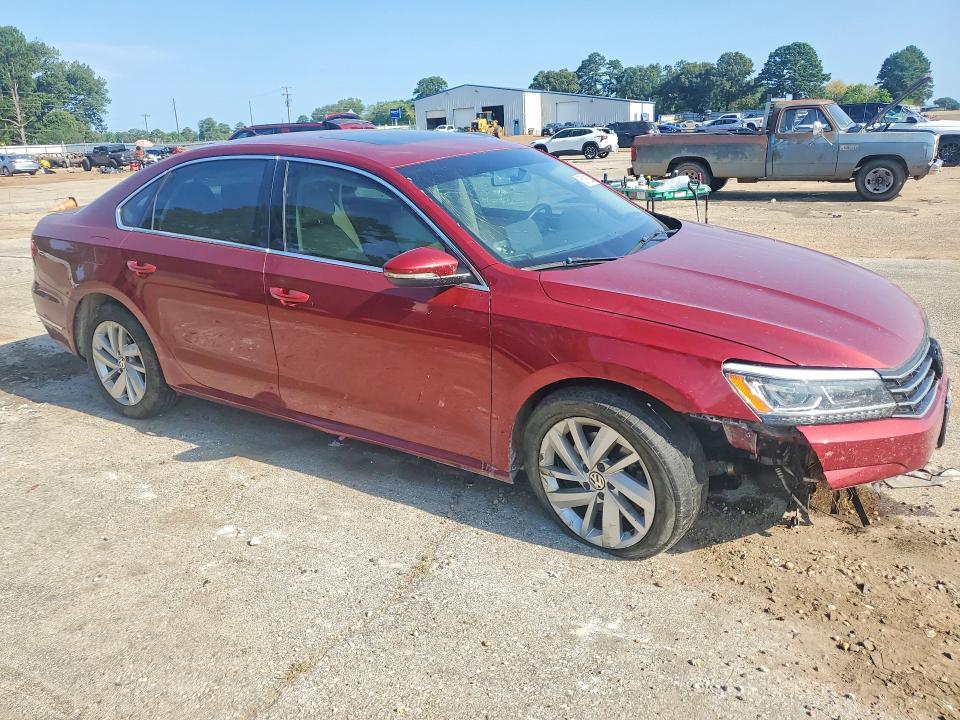 Снимка 4 от търг – 2018 VOLKSWAGEN PASSAT с VIN 1VWBA7A30JC030393