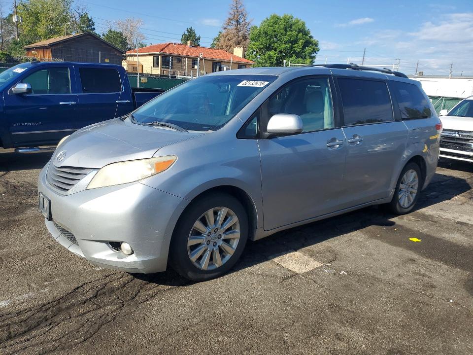TOYOTA SIENNA 2011 с VIN 5TDDK3DC8BS001382 - Фото с аукциона