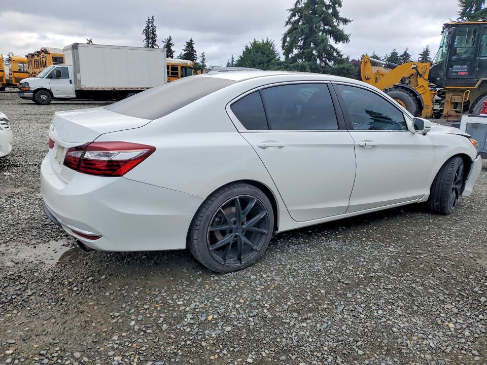 Photo 3 from auction – 2016 HONDA ACCORD with VIN 1HGCR2F81GA088283