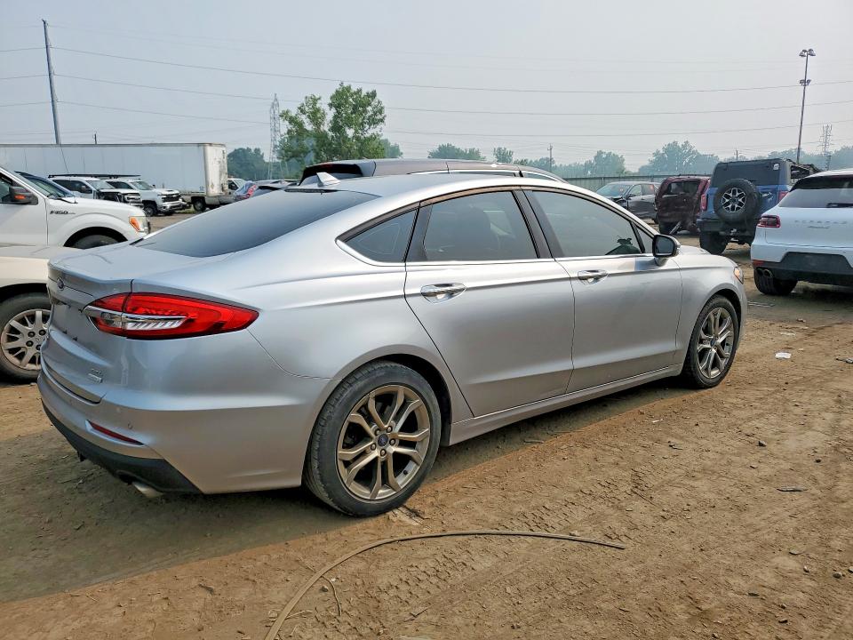 Zdjęcie 3 z aukcji – 2020 FORD FUSION z VIN 3FA6P0CD6LR223710