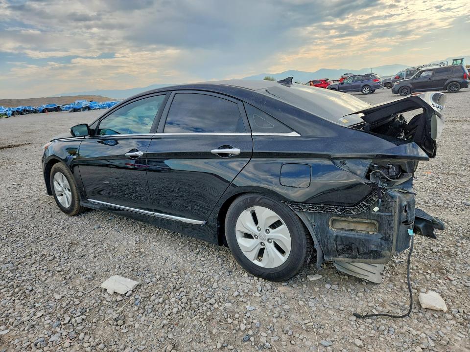 Photo 2 from auction – 2013 HYUNDAI SONATA with VIN KMHEC4A40DA093202