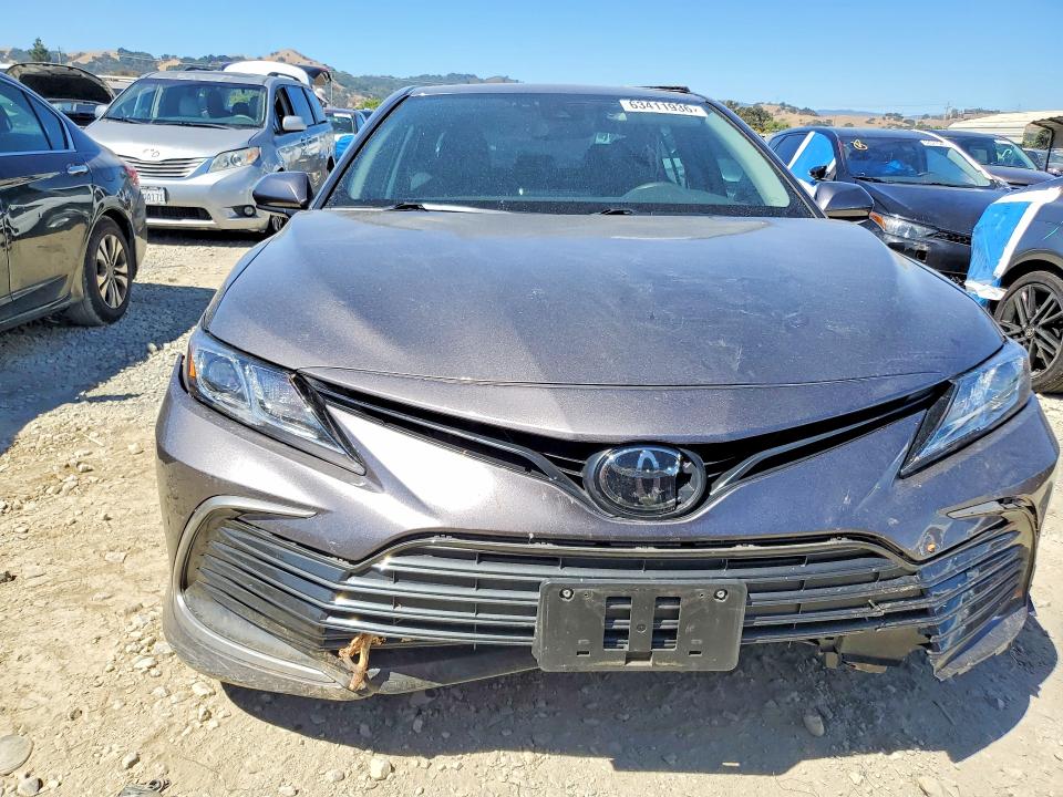 Photo 5 from auction – 2022 TOYOTA CAMRY with VIN 4T1C11AKXNU696071