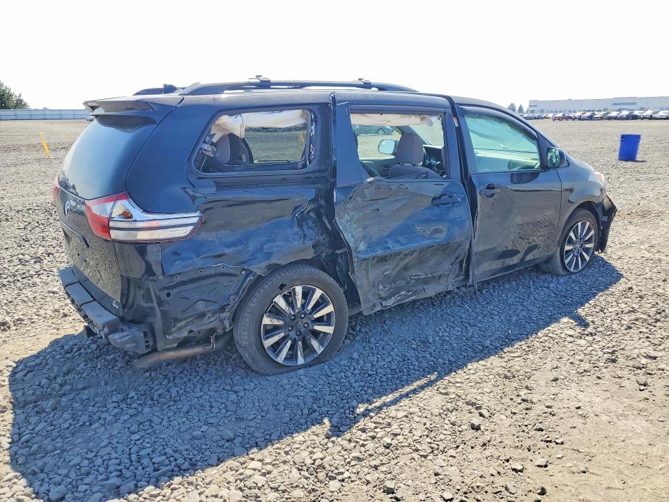 Photo 3 from auction – 2018 TOYOTA SIENNA with VIN 5TDJZ3DC0JS207101