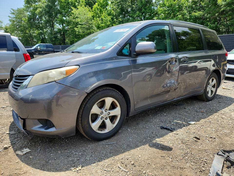 2011 TOYOTA SIENNA - Търг №57957196