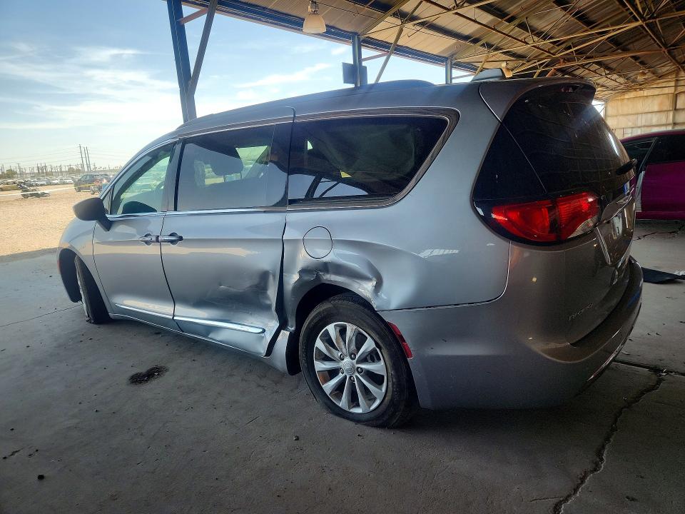 Снимка 2 от търг – 2017 CHRYSLER PACIFICA с VIN 2C4RC1BG5HR532635
