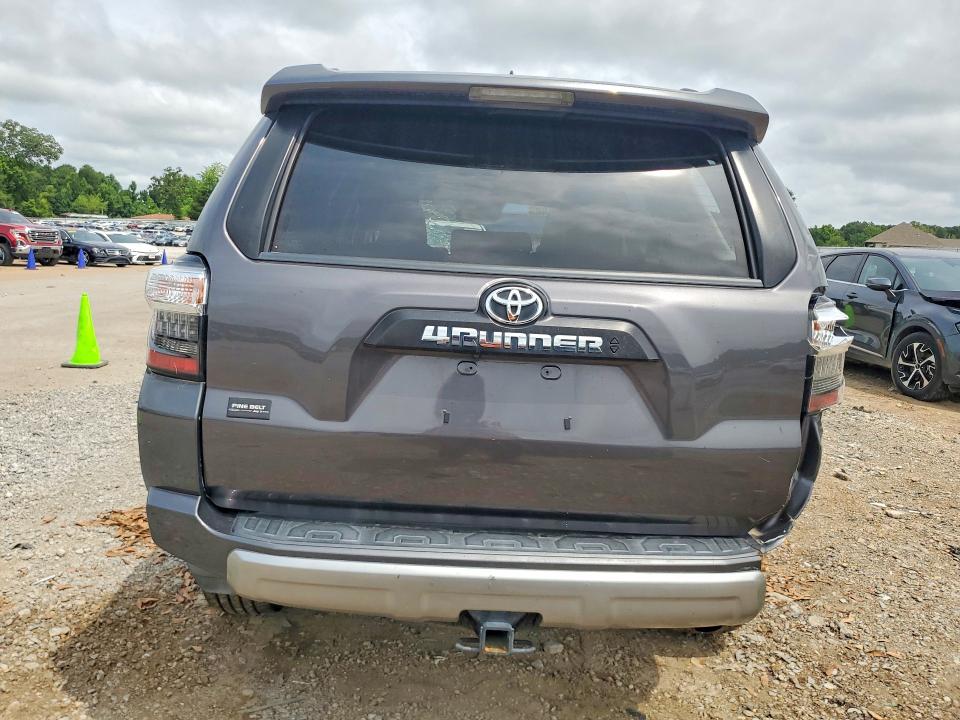 Photo 6 from auction – 2021 TOYOTA 4RUNNER with VIN JTERU5JR1M5933903