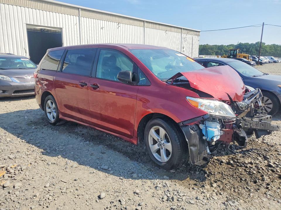 Photo 4 from auction – 2019 TOYOTA SIENNA with VIN 5TDZZ3DC4KS993988
