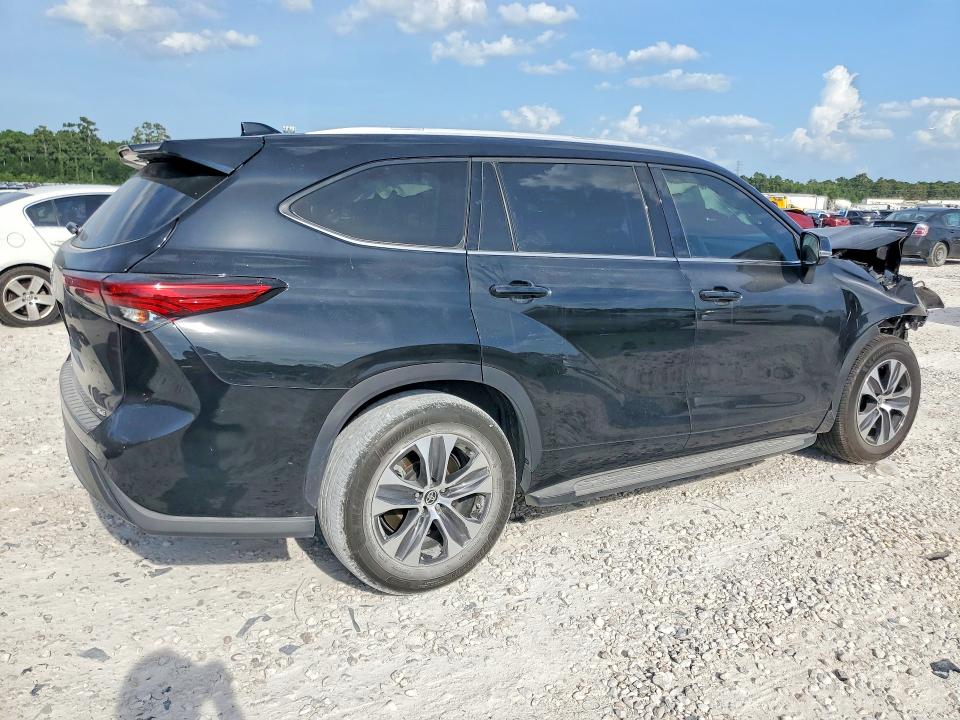 Photo 3 from auction – 2022 TOYOTA HIGHLANDER with VIN 5TDGZRAH2NS549152