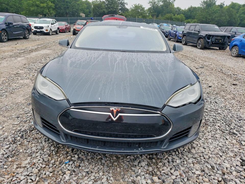 Photo 5 from auction – 2013 TESLA MODEL S with VIN 5YJSA1AC2DFP10190