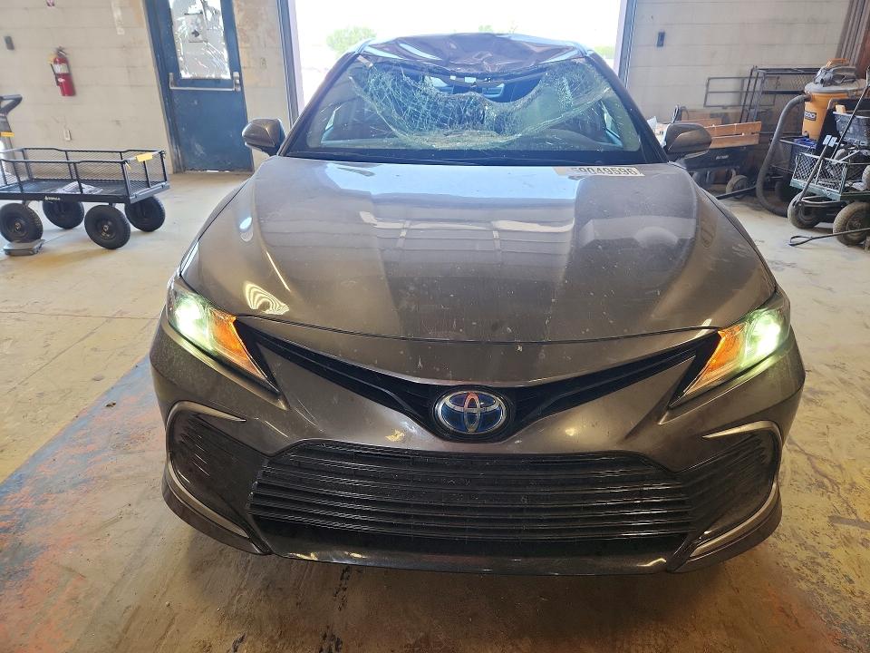 Photo 5 from auction – 2022 TOYOTA CAMRY with VIN 4T1C31AK0NU041217