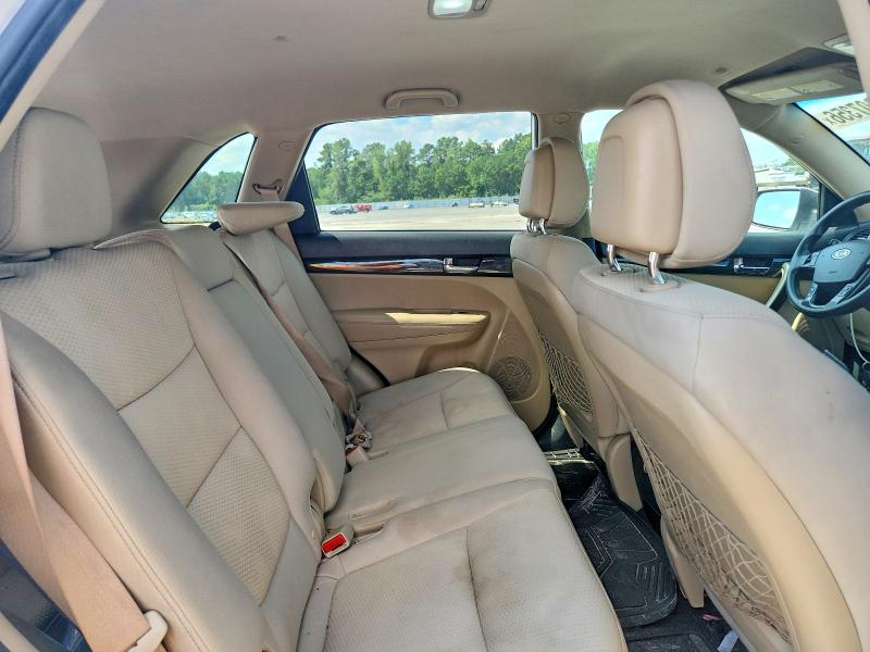 Photo 11 from auction – 2011 KIA SORENTO with VIN 5XYKTDA23BG074016