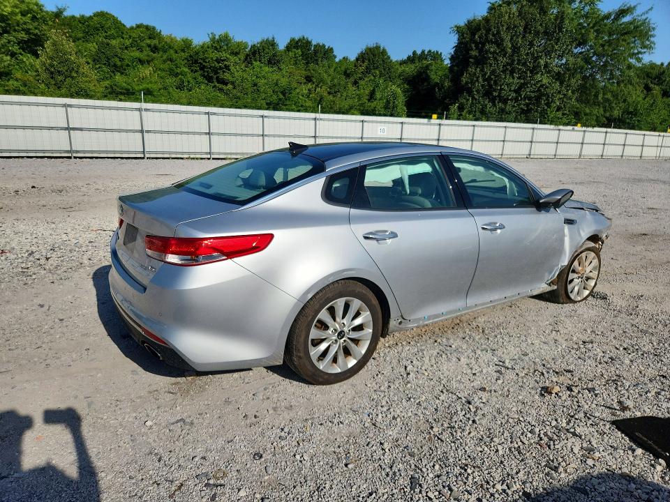 Photo 3 from auction – 2016 KIA OPTIMA with VIN 5XXGU4L30GG054584