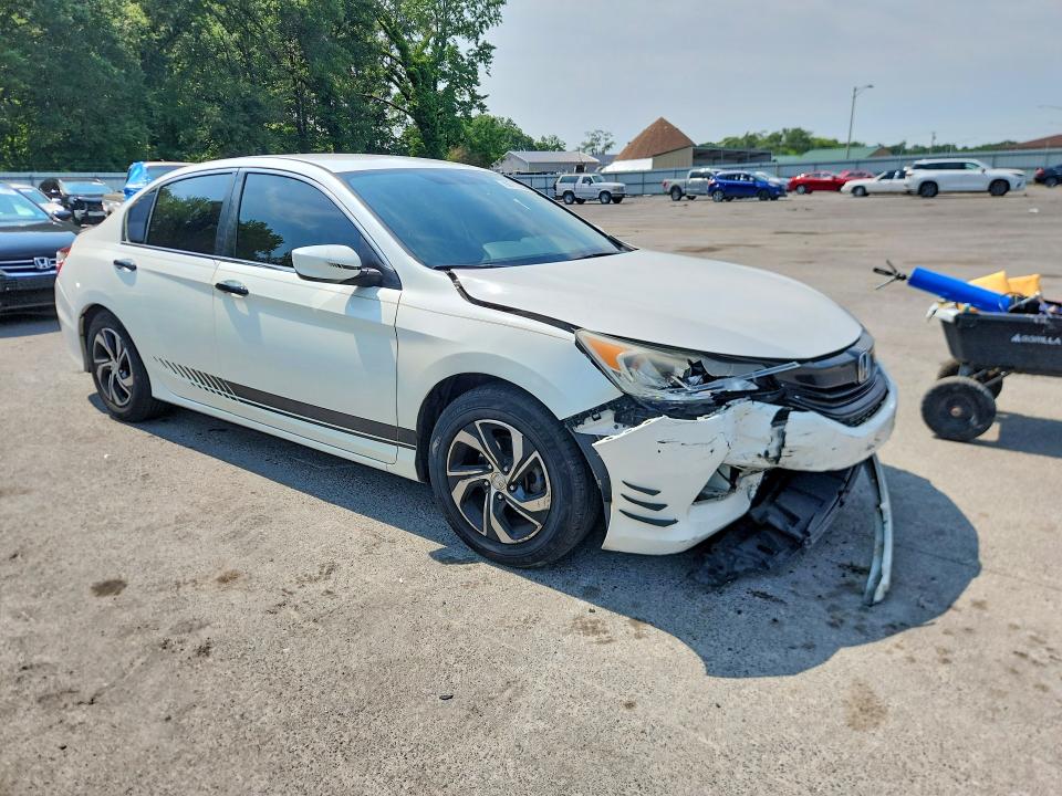 Photo 4 from auction – 2016 HONDA ACCORD with VIN 1HGCR2F33GA043513