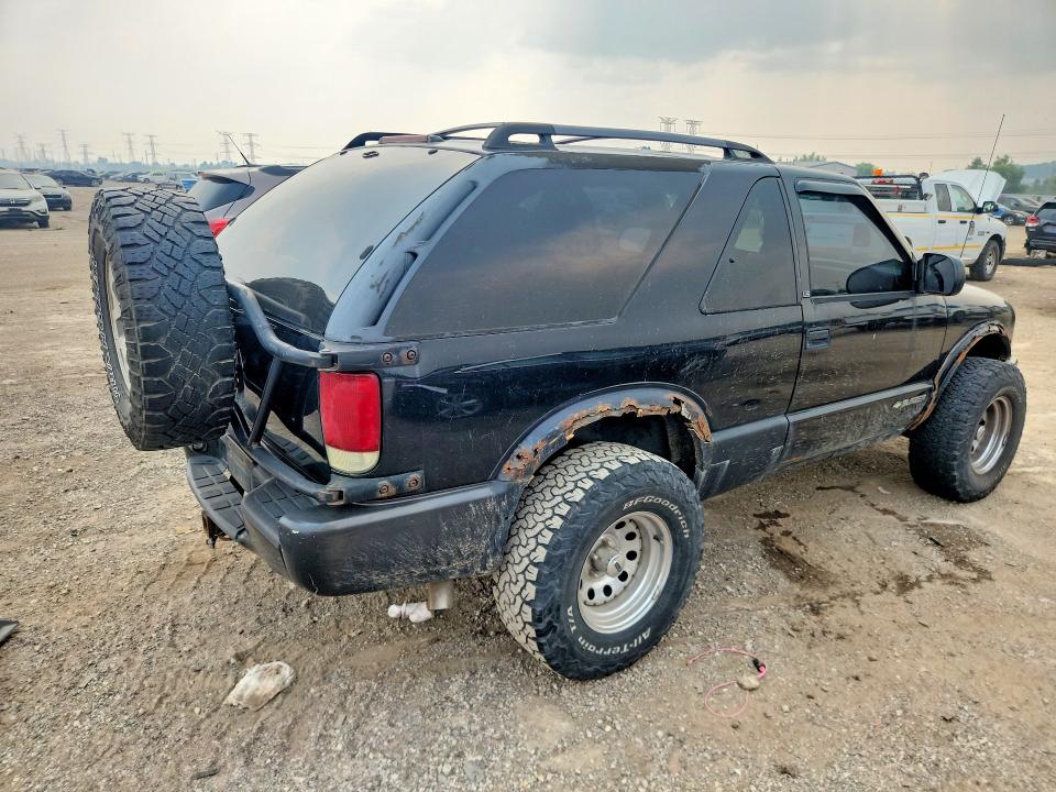 Photo 3 from auction – 2002 CHEVROLET BLAZER with VIN 1GNCT18W02K194224