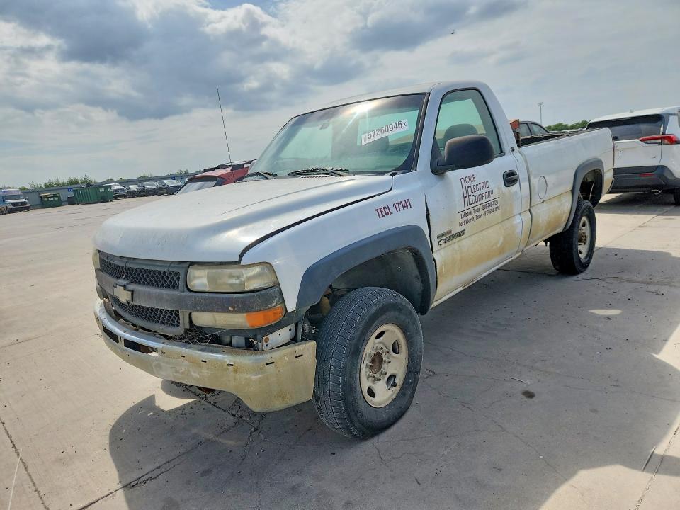 CHEVROLET SILVERADO 2002 with VIN 1GCHC24102E198867 - Photo from auction