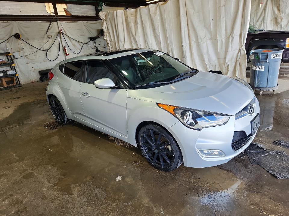 Photo 4 from auction – 2016 HYUNDAI VELOSTER with VIN KMHTC6AD8GU260962
