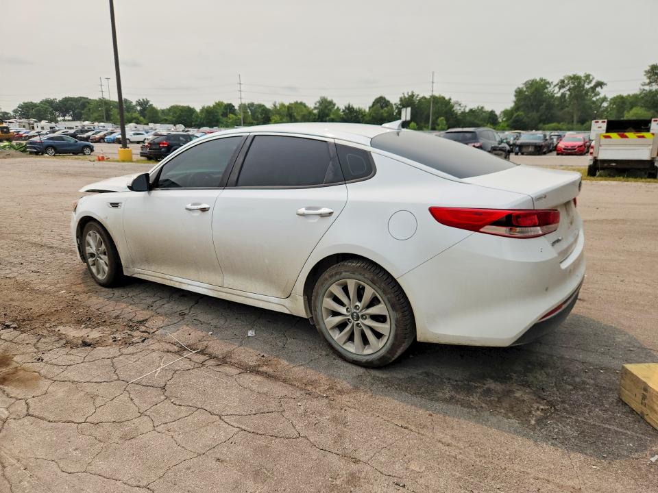 Photo 2 from auction – 2018 KIA OPTIMA with VIN 5XXGT4L35JG251826