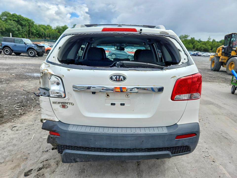 Photo 6 from auction – 2012 KIA SORENTO with VIN 5XYKT3A67CG230024