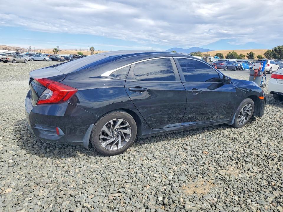 Photo 3 from auction – 2016 HONDA CIVIC with VIN 19XFC2F78GE229884